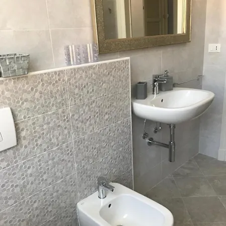 Borghi לינה וארוחת בוקר קומו